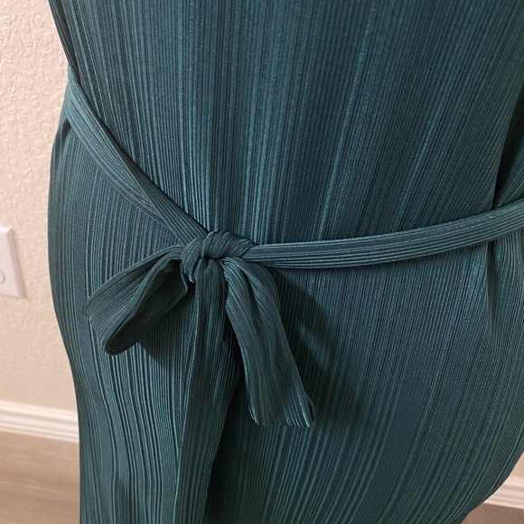 Filly Flair emerald green cocktail midi. - Picture 4 of 5